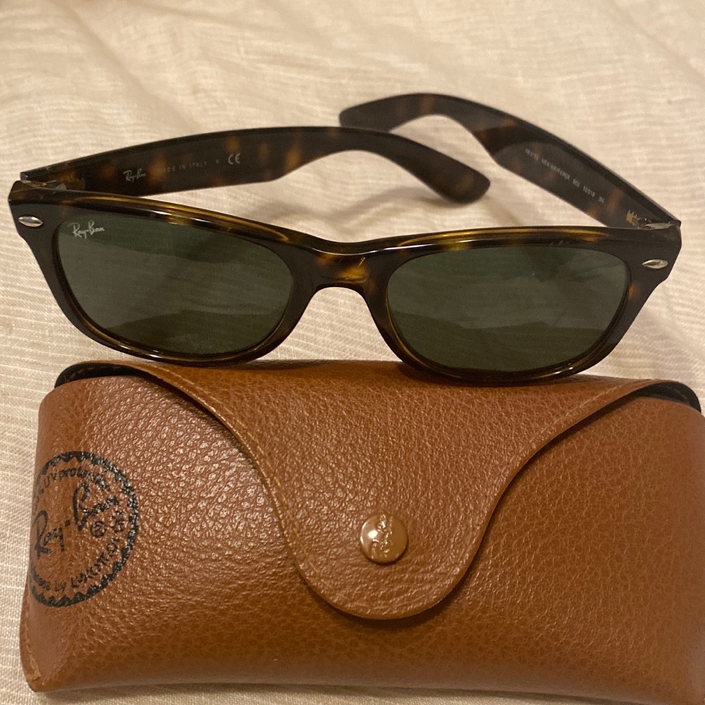 Rayban wayfarer tortoise.